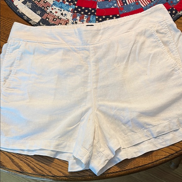 GAP Women's High Waist Cream Shorts - Picture 3 of 5